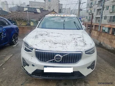 2023 Volvo XC40 B4 awd
