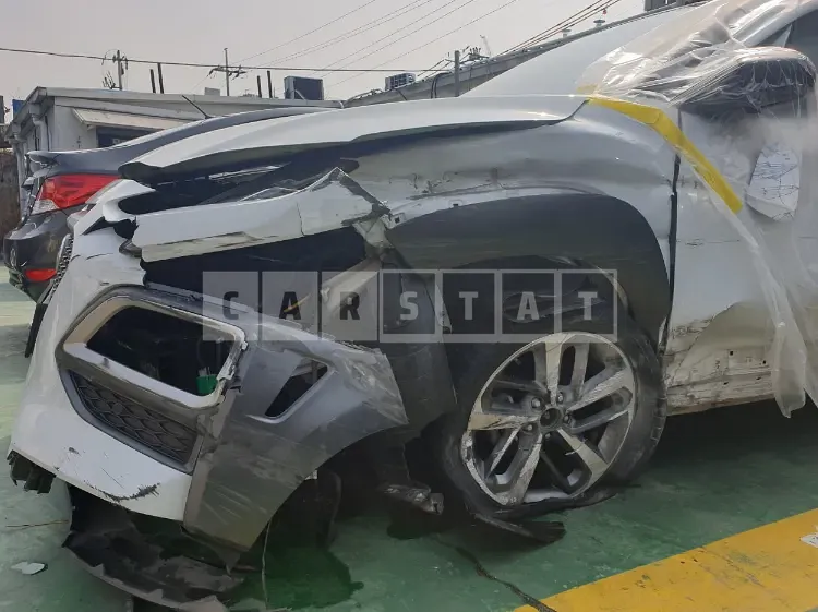 Photo 2 of 3: 2018 Hyundai Kona, VIN KMHK5816GJU133880 — Korean insurance auction
