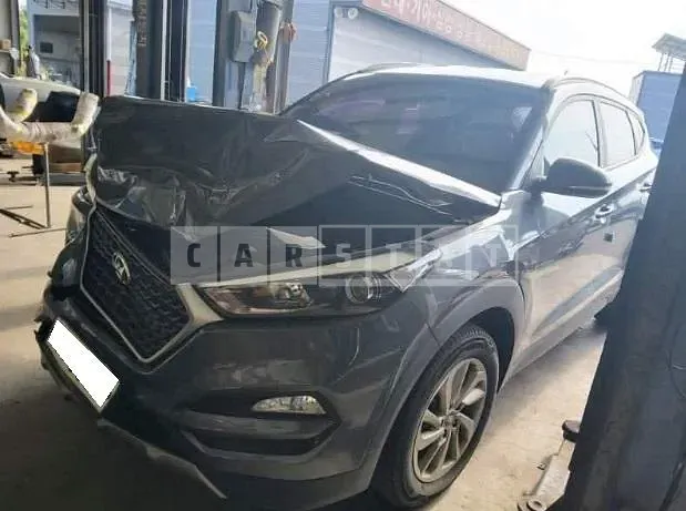 Photo 2 of 14: 2016 Hyundai Tucson, VIN KMHJ3815GHU304824 — Korean insurance auction