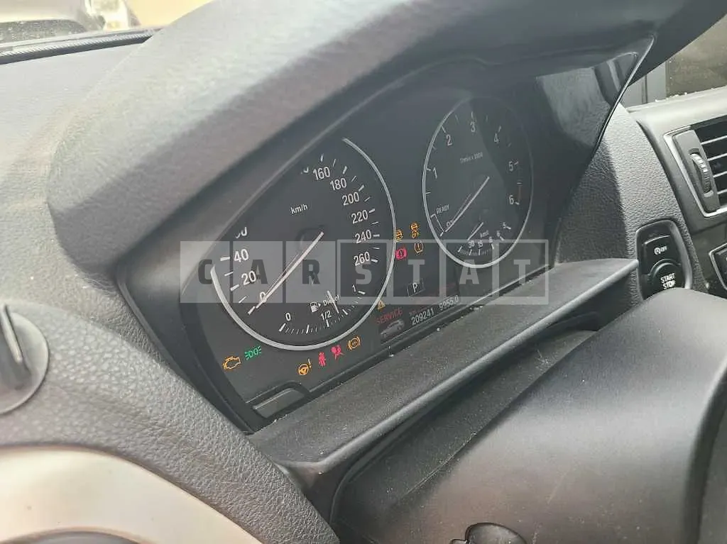 Photo 2 of 15: 2017 BMW 118d — Korean insurance auction