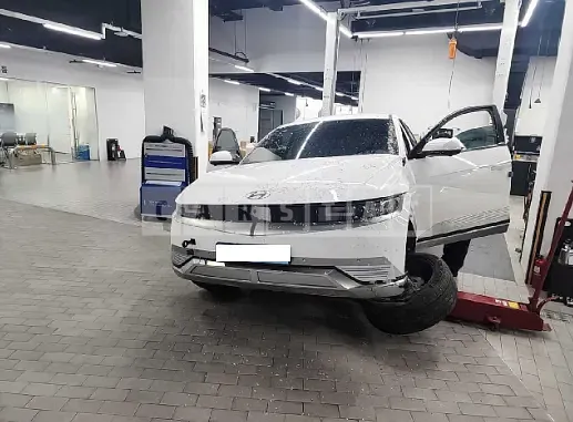 Photo 2 of 44: 2022 Hyundai Modern Ionic 5, VIN KMHKR81CPNU071778 — Korean insurance auction