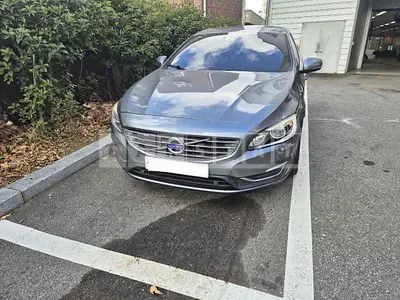 Photo 1 of 12: 2016 Volvo S60 D4, VIN YV1FSA8BDH2423197 — Korean insurance auction