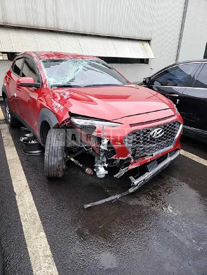 Photo 2 of 14: 2020 Hyundai Kona, VIN KMHK4815GLU597298 — Korean insurance auction