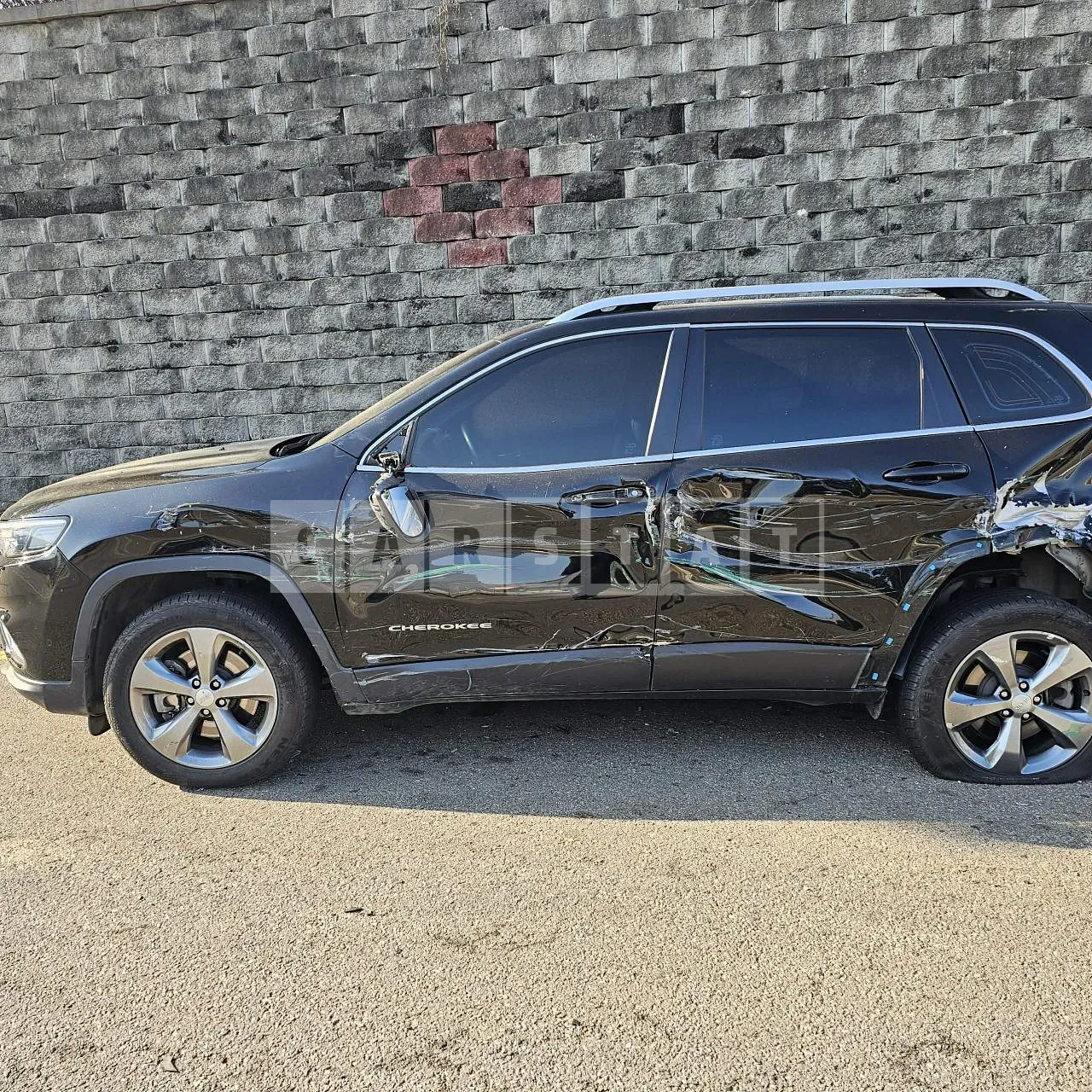 Photo 2 of 13: 2021 Jeep Cherokee, VIN 1C4PJMDB9MD129528 — Korean insurance auction