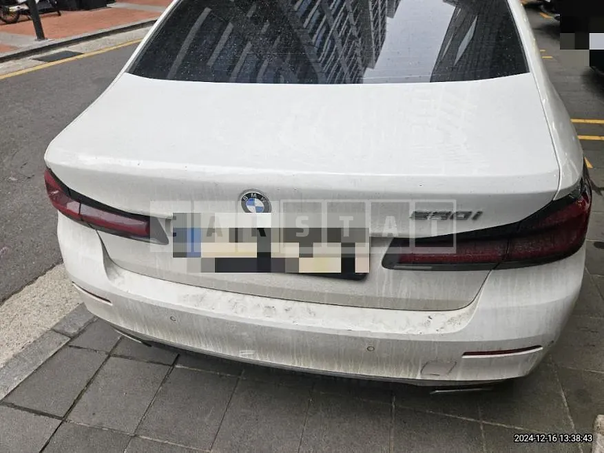 Photo 2 of 23: 2021 BMW 520i — Korean insurance auction