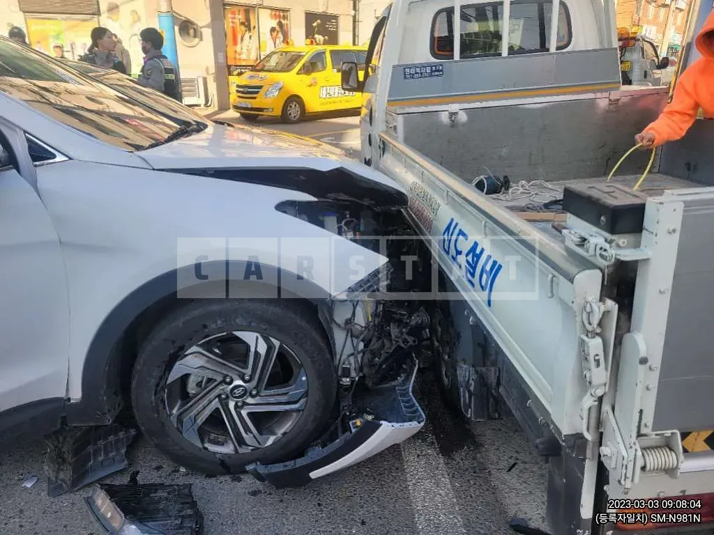 Photo 2 of 4: 2015 Hyundai Santa Fe, VIN KMHSW81UBFU307094 — Korean insurance auction
