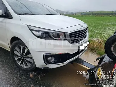 Photo 1 of 8: 2015 Kia Carnival — Korean insurance auction