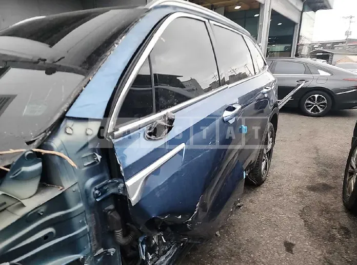 Photo 2 of 18: 2021 Kia Sorento, VIN KNARH81GDMA027216 — Korean insurance auction