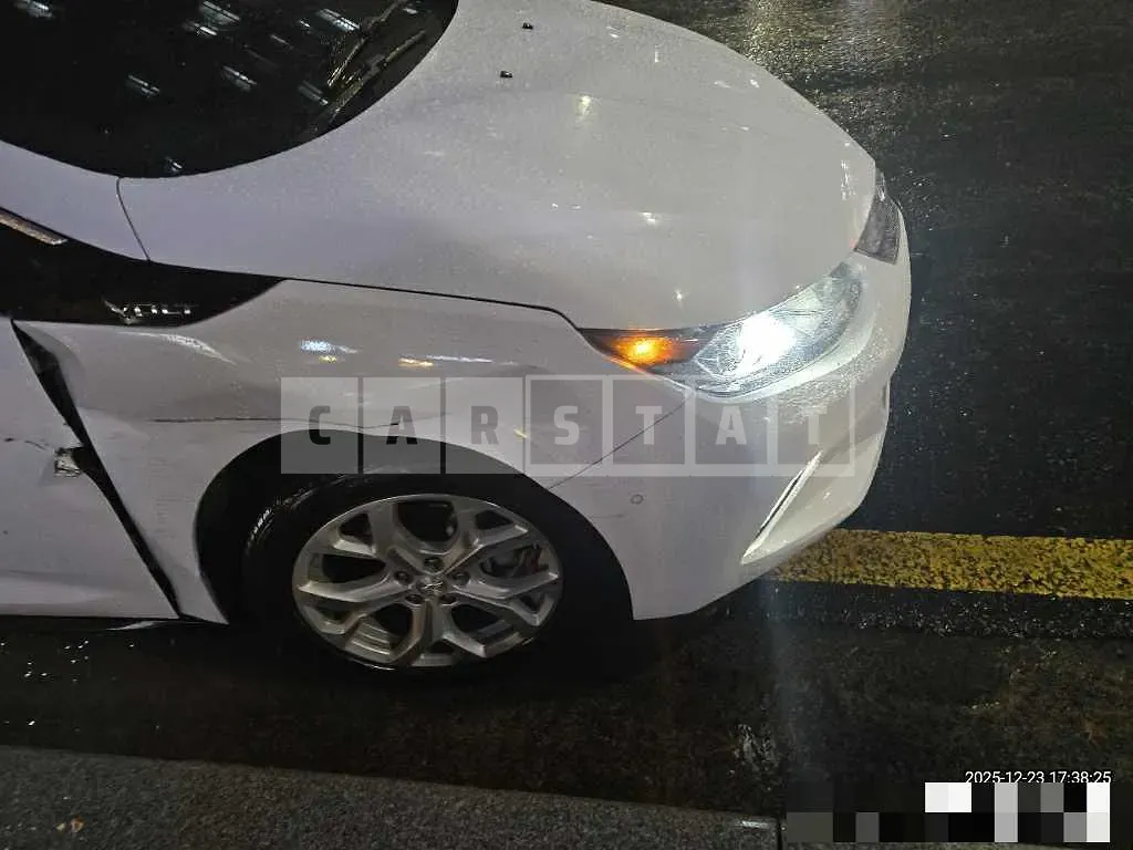 Photo 2 of 10: 2018 Chevrolet Volt Hybrid — Korean insurance auction
