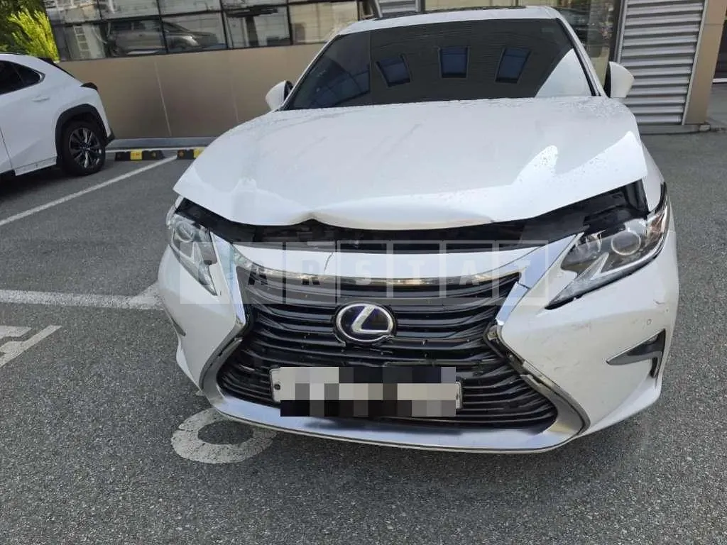 Photo 2 of 14: 2016 Lexus ES300h — Korean insurance auction