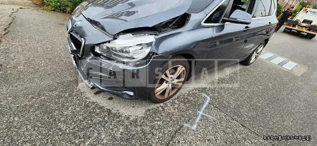Photo 2 of 6: 2016 BMW Active Tourer — Korean insurance auction