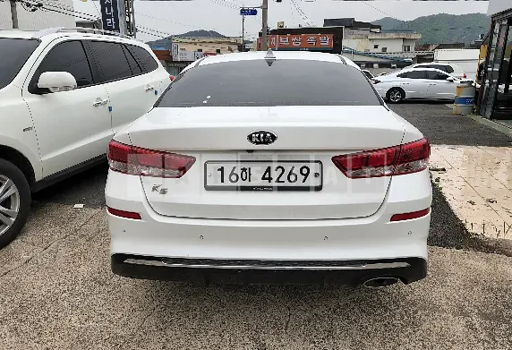 Photo 2 of 5: 2019 Kia K5, VIN KNAGS416BKA334029 — Korean insurance auction