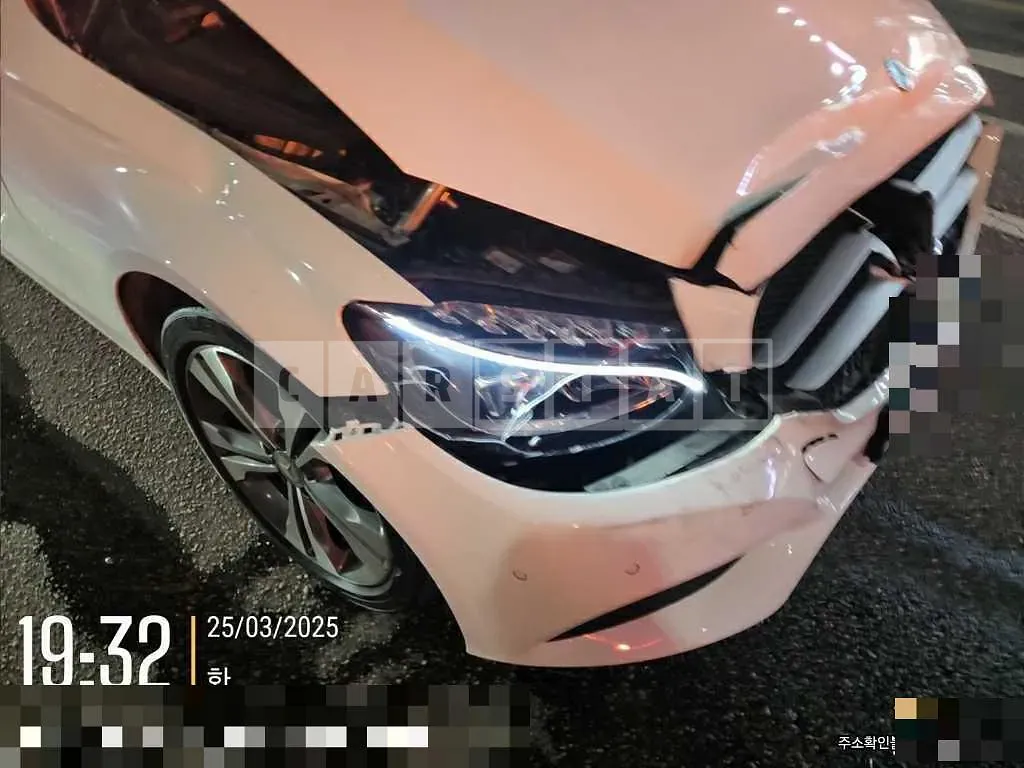 Photo 3 of 3: 2014 Mercedes-Benz C200 — Korean insurance auction