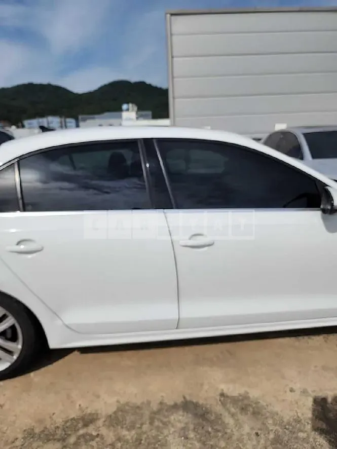 Photo 2 of 30: 2015 Volkswagen Jetta 2.0 TDI BMT Premium — Korean insurance auction