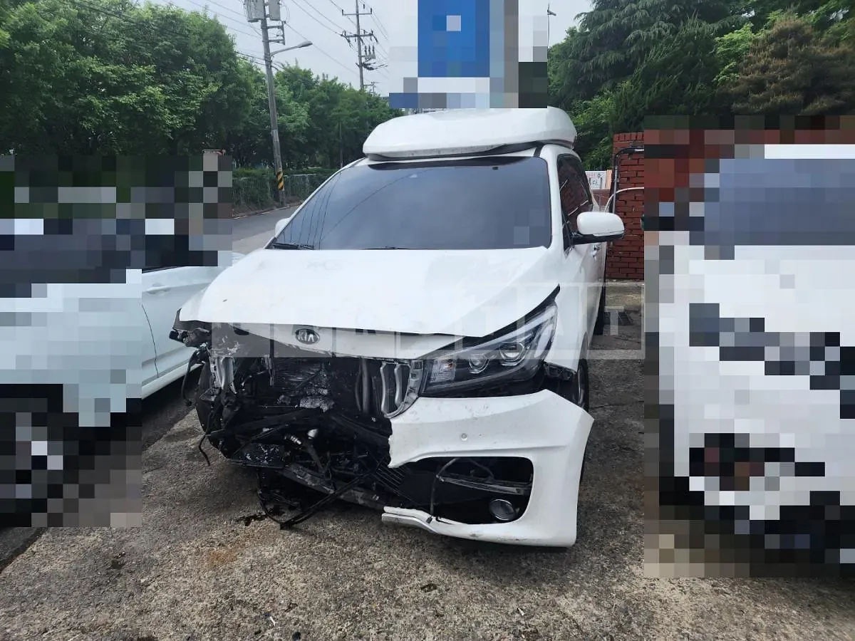 Photo 2 of 13: 2016 Kia Carnival High Limousine — Korean insurance auction