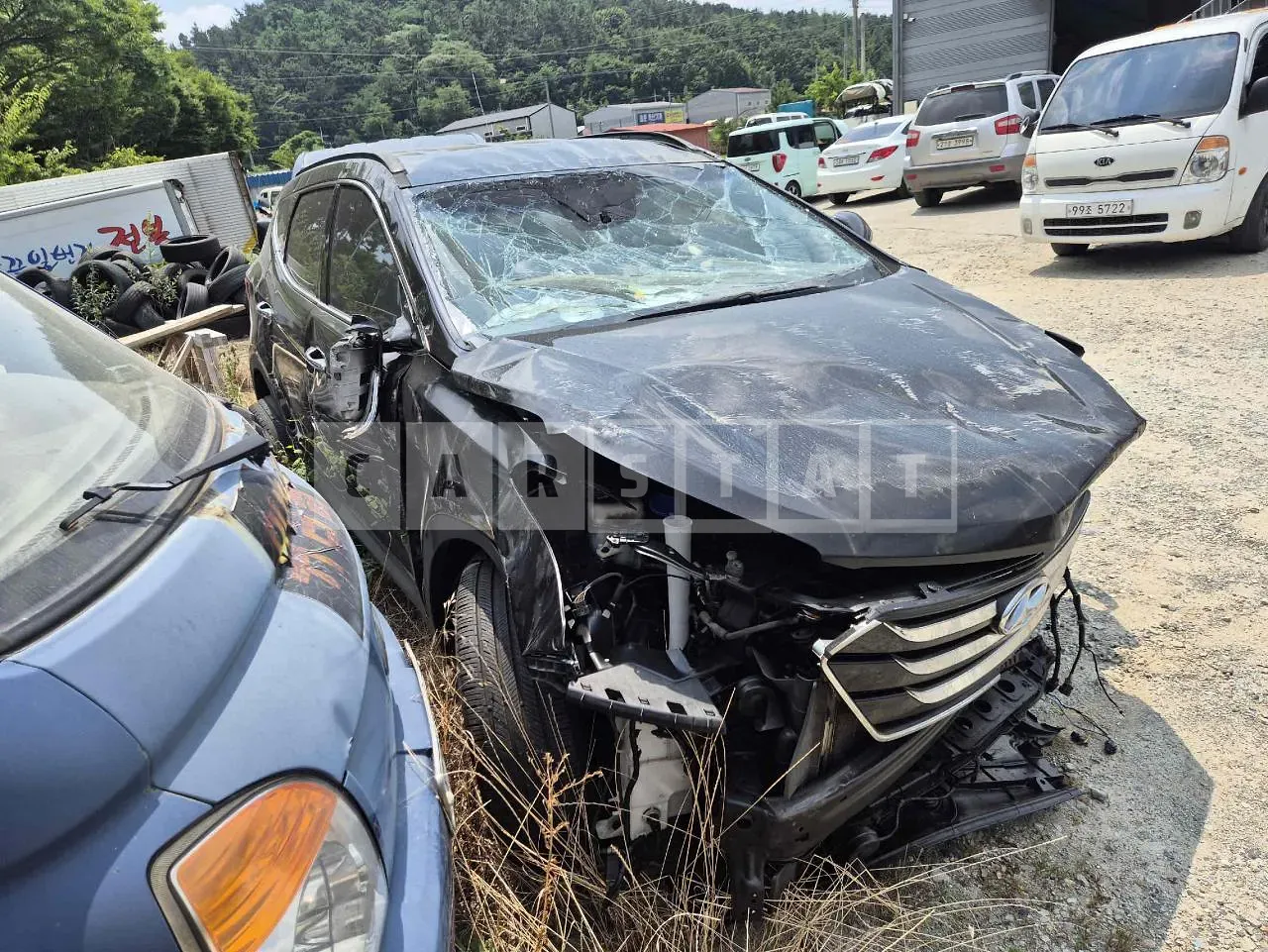 Photo 2 of 12: 2015 Hyundai Santa Fe, VIN KMHSW81UBFU486210 — Korean insurance auction