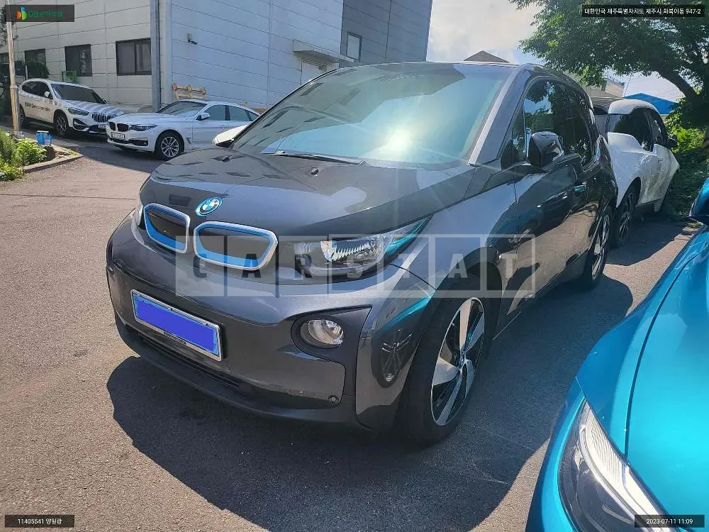 Photo 2 of 8: 2017 BMW i3, VIN WBY1Z6101HV882854 — Korean insurance auction