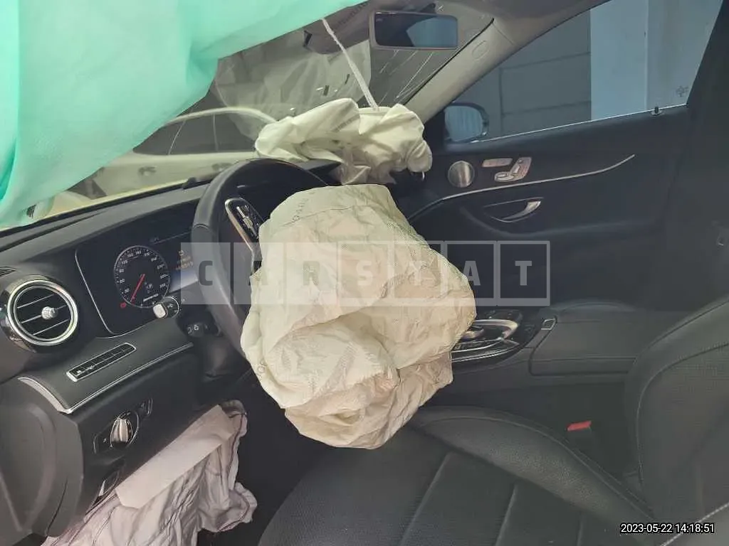 Photo 2 of 16: 2019 Mercedes-Benz E300 4Matic, VIN WDDZF4KB1KA658828 — Korean insurance auction