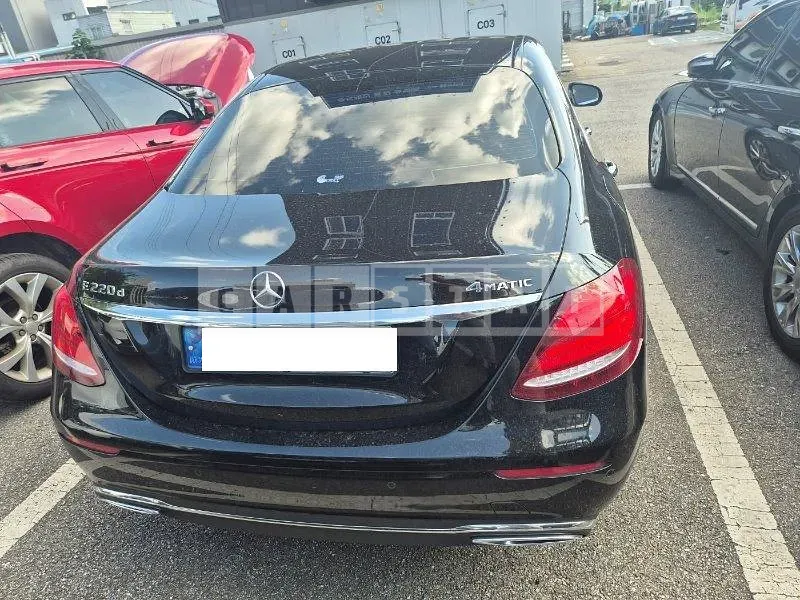 Photo 2 of 8: 2018 Mercedes-Benz E220 d 4Matic — Korean insurance auction