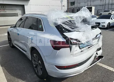 Photo 1 of 36: 2020 Audi e-tron 55 quattro, VIN WAUZZZGE7LB030394 — Korean insurance auction