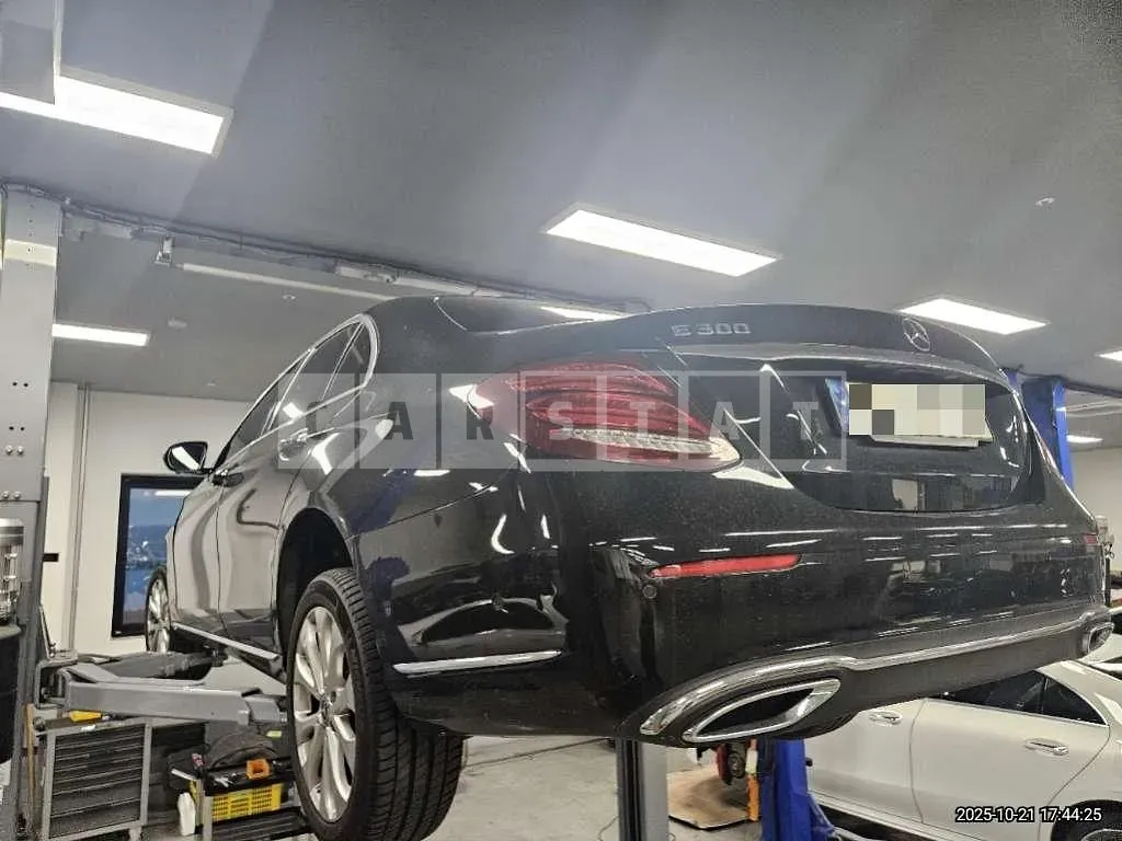 Photo 2 of 10: 2020 Mercedes-Benz E300 4Matic — Korean insurance auction