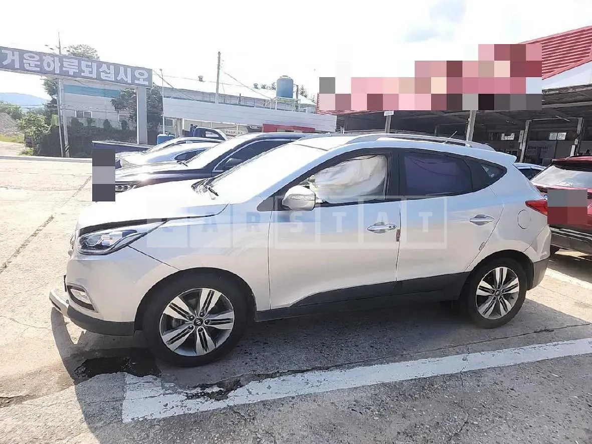Photo 2 of 13: 2014 Hyundai Tucson ix, VIN KMHJT81VBFU000132 — Korean insurance auction