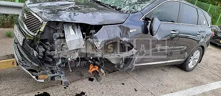 Photo 2 of 17: 2018 Kia Sorento, VIN KNAPG81ABHA319710 — Korean insurance auction