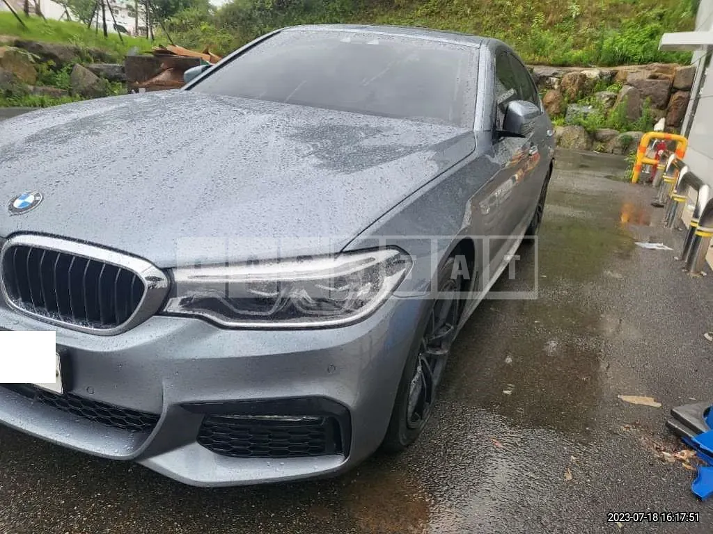 Photo 2 of 17: 2017 BMW 520d xDrive, VIN WBAJC5101HG858066 — Korean insurance auction