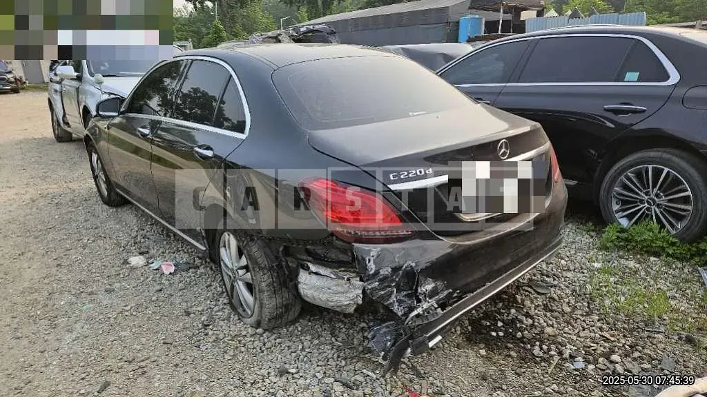 Photo 2 of 32: 2018 Mercedes-Benz C220 d — Korean insurance auction
