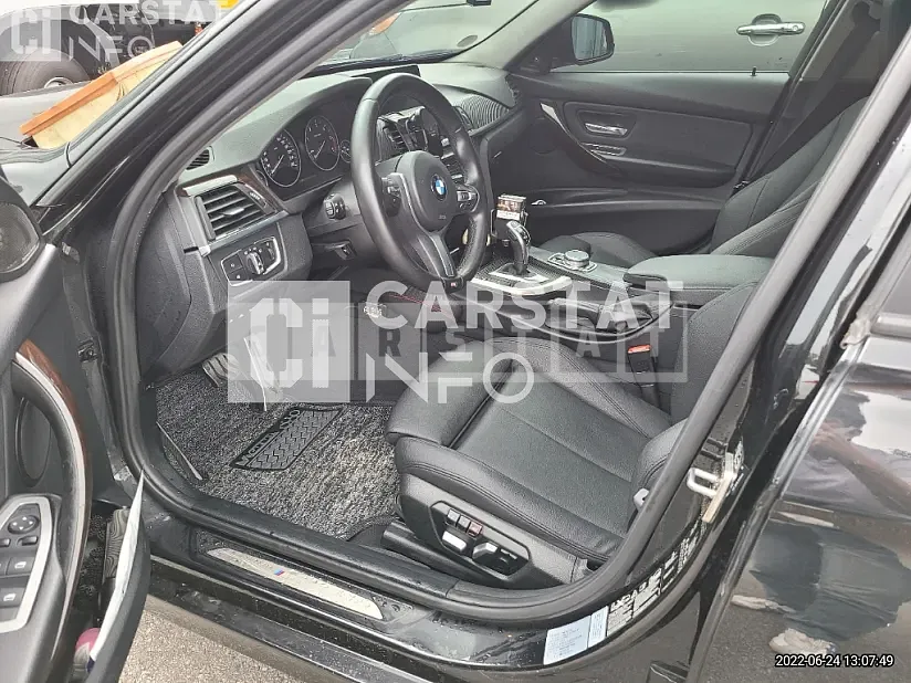 Photo 2 of 52: 2015 BMW Calm 320d xDrive, VIN WBA3D5108FF706987 — Korean insurance auction