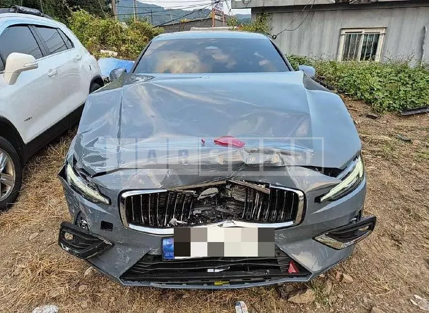 Photo 2 of 16: 2023 Volvo S60B5 — Korean insurance auction