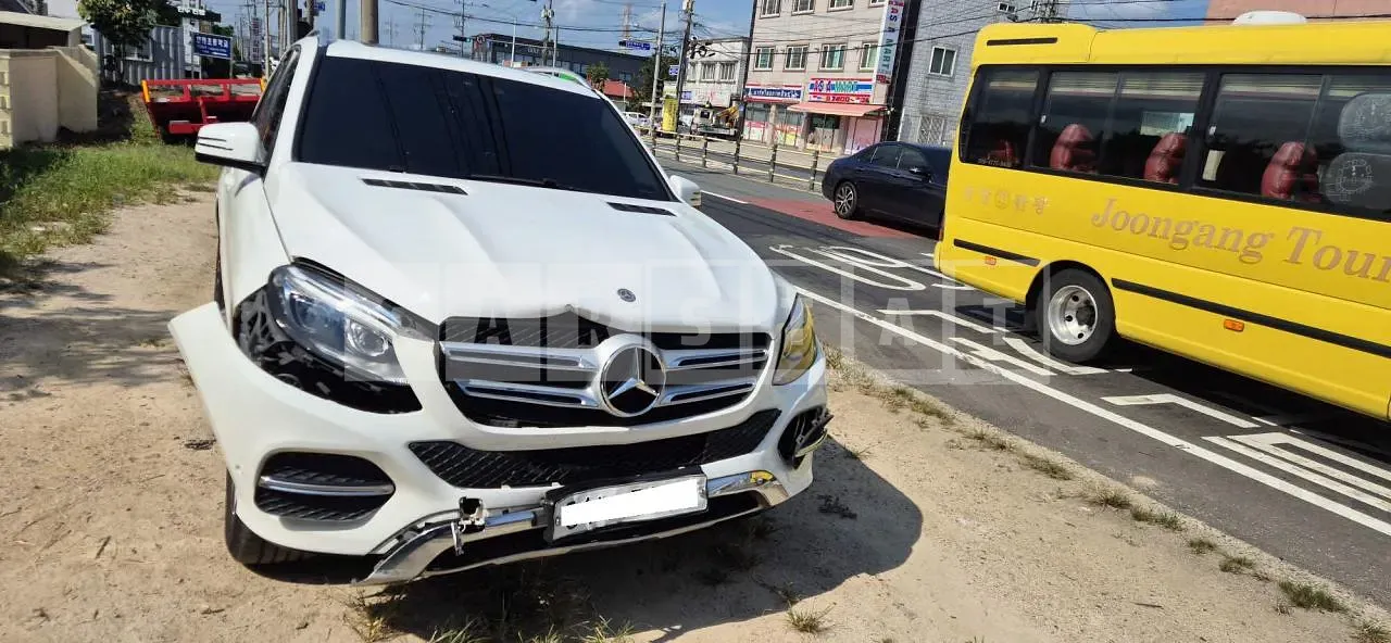 Photo 2 of 7: 2017 Mercedes-Benz GLE250d 4Matic, VIN WDCDA0EB9HA952892 — Korean insurance auction