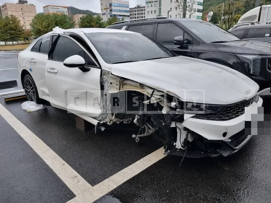 Photo 2 of 5: 2022 Kia K5 — Korean insurance auction