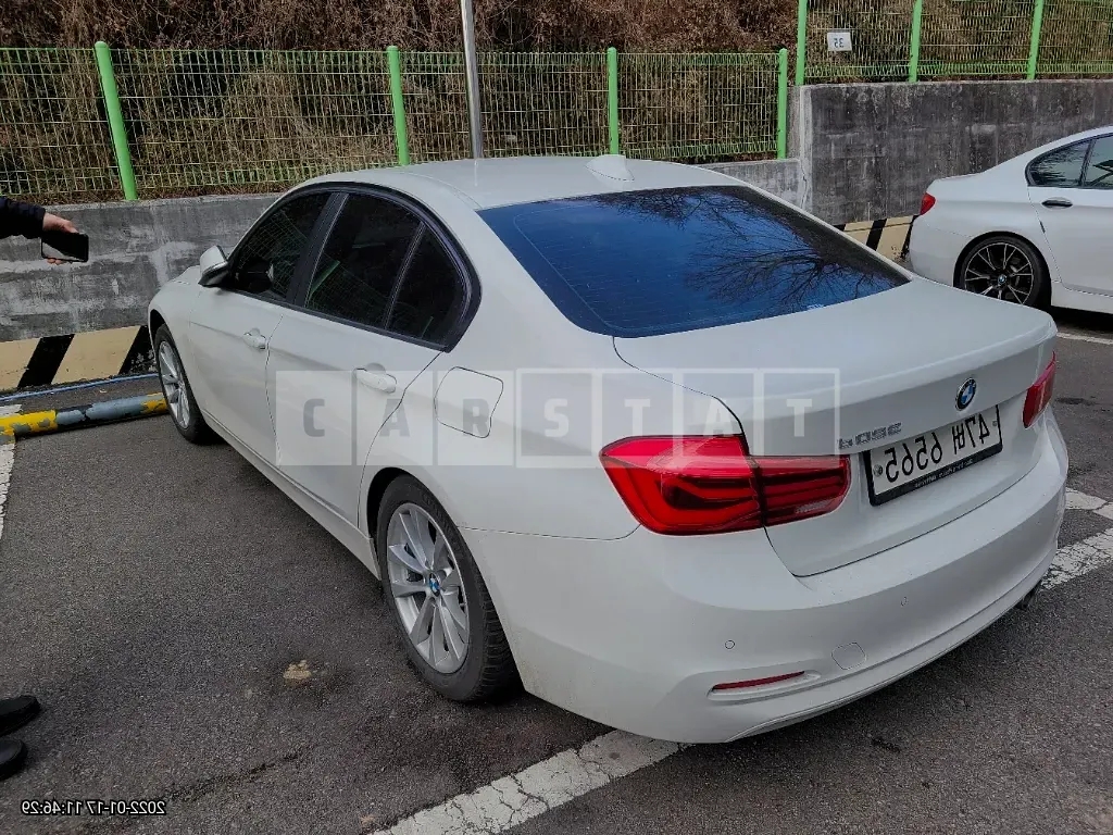 Photo 2 of 9: 2018 BMW 320d, VIN WBA8C5109JK734550 — Korean insurance auction