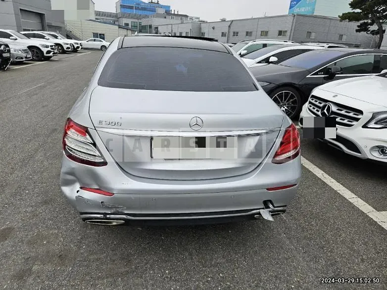 Photo 2 of 32: 2017 Mercedes-Benz E300 — Korean insurance auction