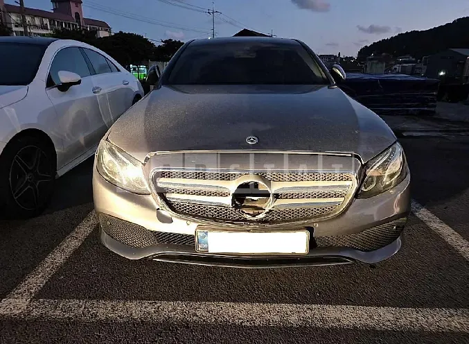 Photo 2 of 7: 2018 Mercedes-Benz E 200 — Korean insurance auction