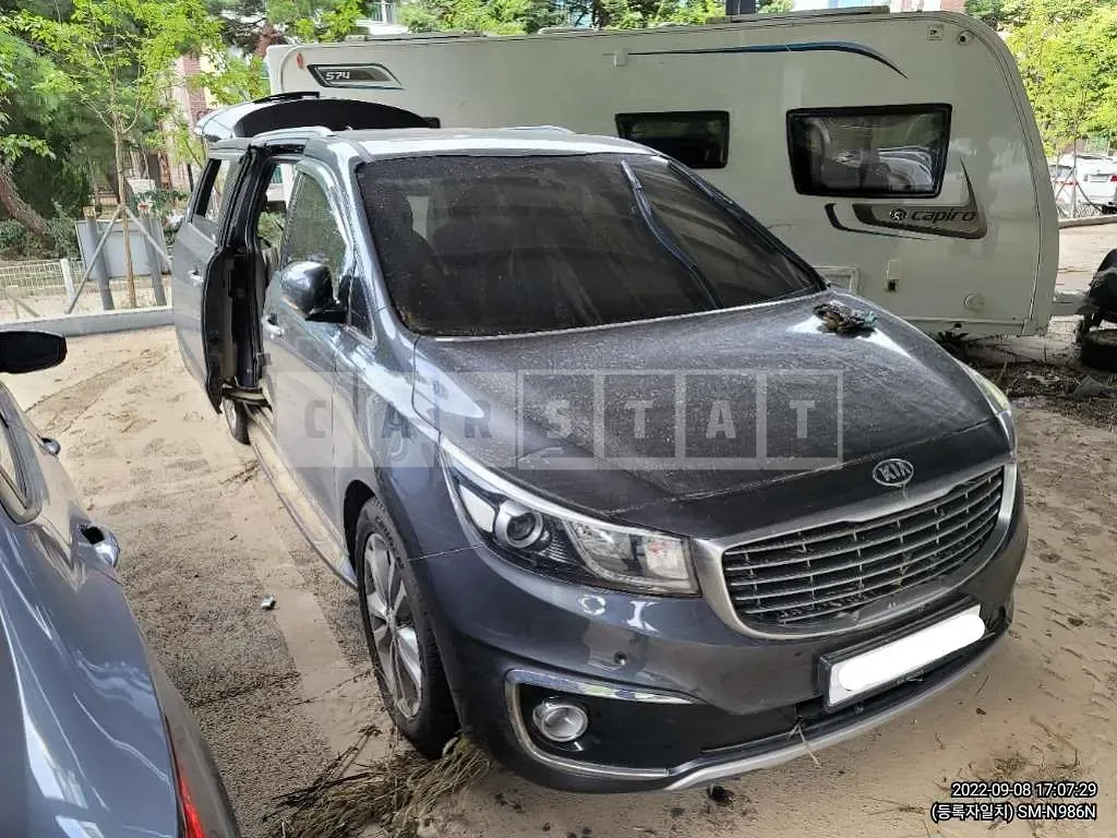 Photo 2 of 10: 2018 Kia Carnival, VIN KNAMC81ABJS374503 — Korean insurance auction