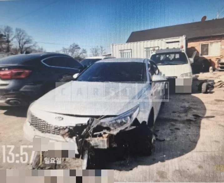 Photo 2 of 3: 2017 Kia K5 — Korean insurance auction