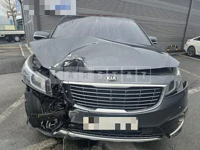 Photo 1 of 13: 2018 Kia Carnivals — Korean insurance auction