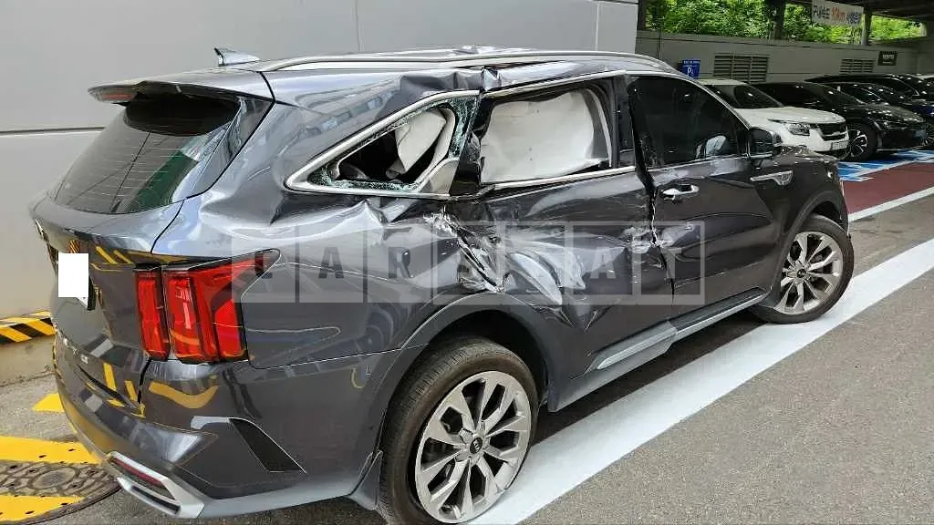 Photo 2 of 16: 2021 Kia Sorento, VIN KNARL81BGMA020459 — Korean insurance auction