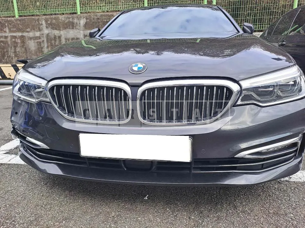 Photo 2 of 34: 2018 BMW 530i xDrive, VIN WBAJD9108JWC83306 — Korean insurance auction
