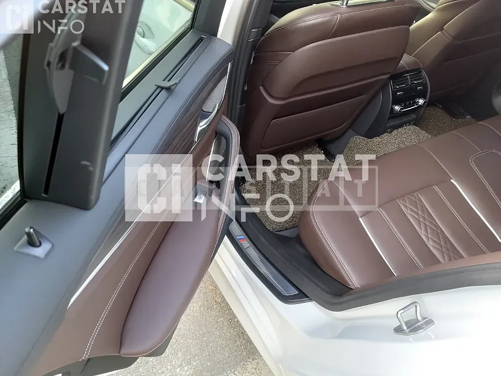 Photo 2 of 49: 2020 BMW 520d xDrive M Sport Package, VIN WBAJF5102LWW84692 — Korean insurance auction