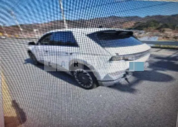 Photo 2 of 3: 2021 Hyundai IONIQ 5, VIN KMHKR81AFNU017457 — Korean insurance auction