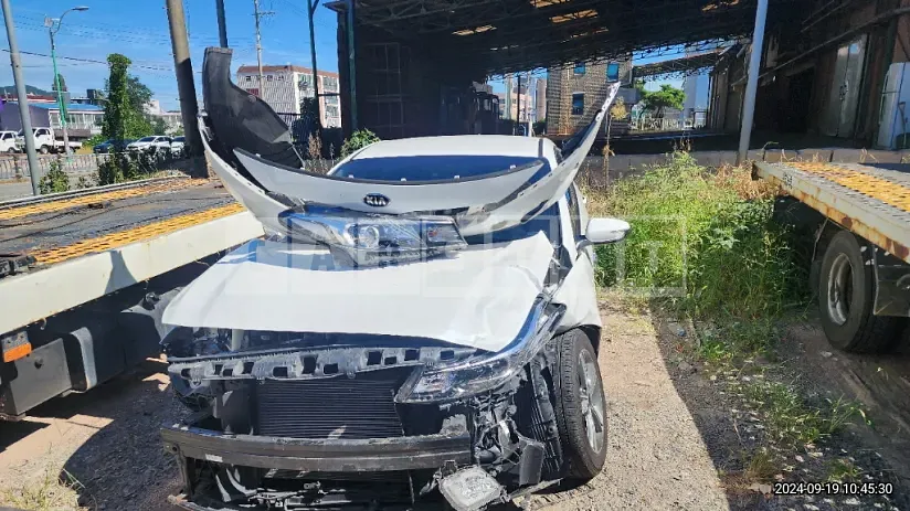 Photo 2 of 7: 2017 Kia K3 1.6 — Korean insurance auction