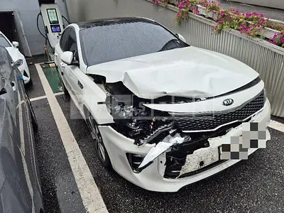 Photo 1 of 11: 2017 Kia K5 — Korean insurance auction