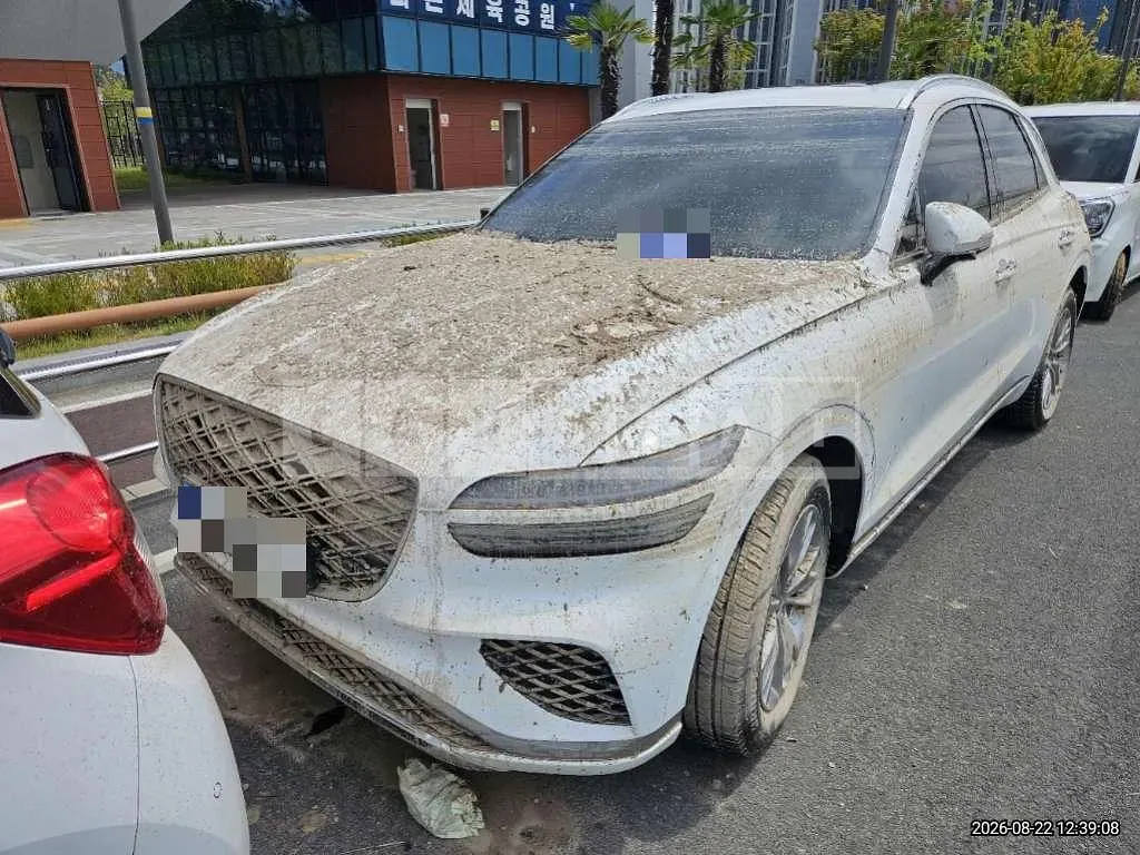 Photo 2 of 9: 2024 Genesis GV70 — Korean insurance auction