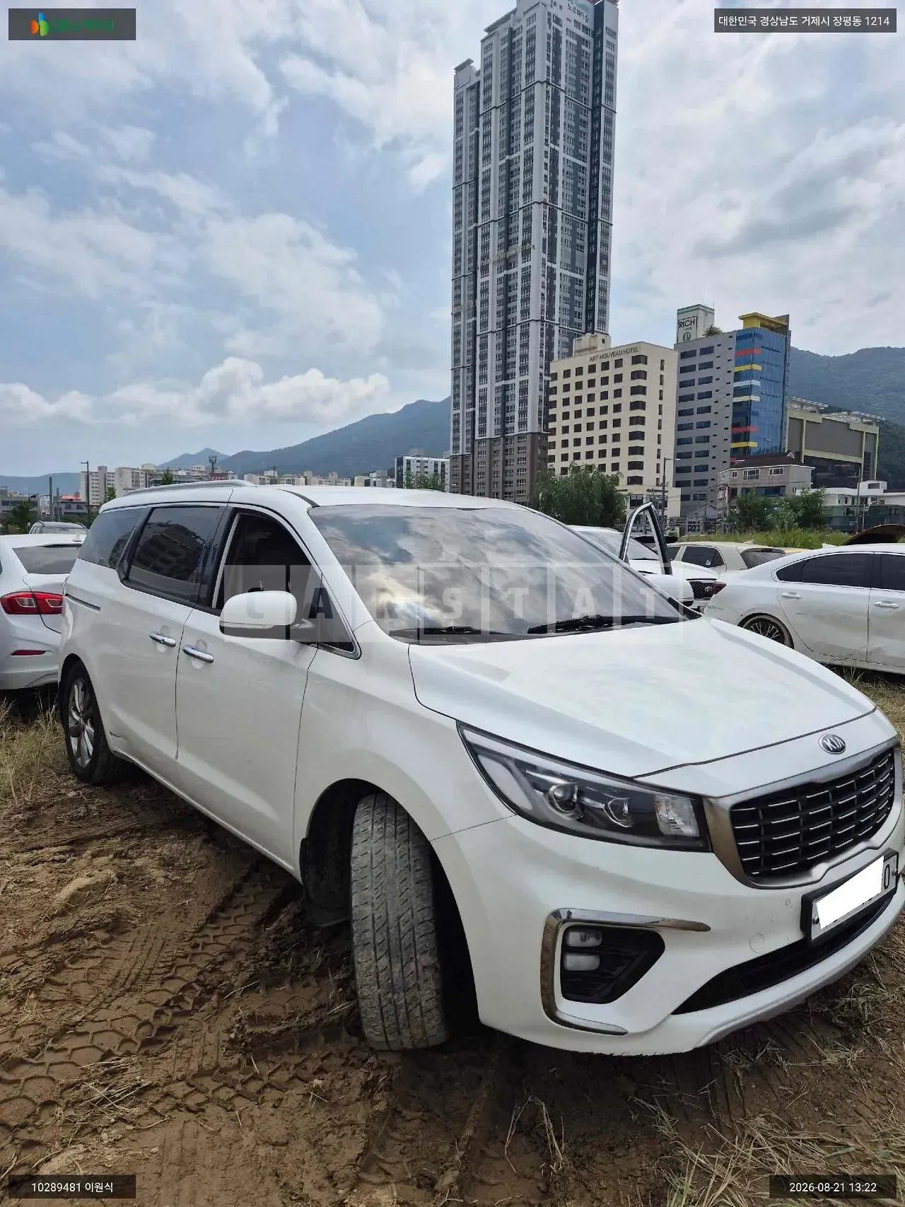 Photo 2 of 12: 2019 Kia Carnival, VIN KNAMC81ABKS558119 — Korean insurance auction