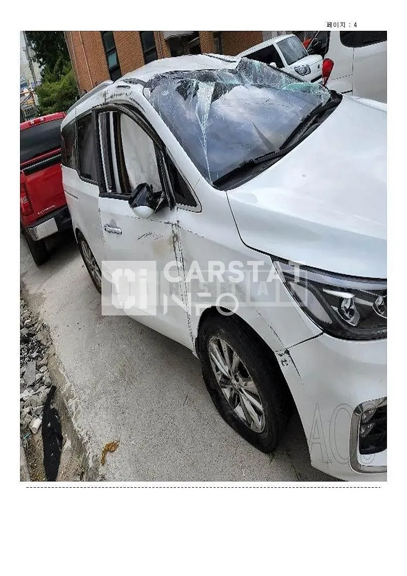 Photo 2 of 10: 2019 Kia Carnival, VIN KNAME81ABKS590723 — Korean insurance auction