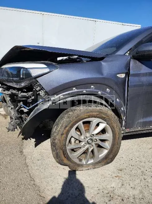 Photo 2 of 6: 2018 Hyundai Tucson TL — Korean insurance auction