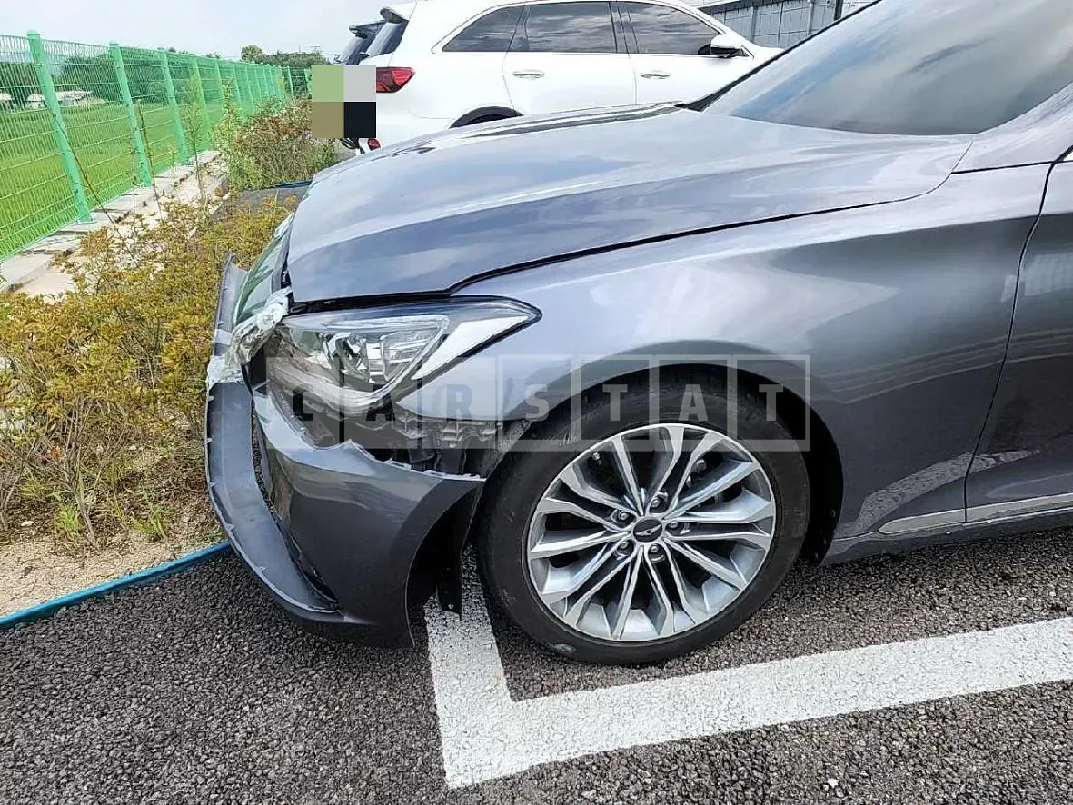 Photo 2 of 18: 2016 Genesis Dh — Korean insurance auction